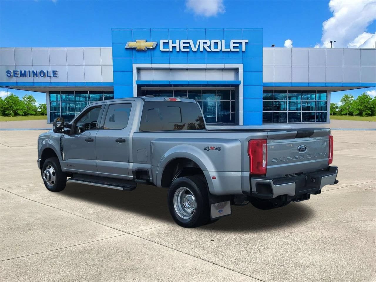 Used 2023 Ford F350 XLT AWD/4WD image 3