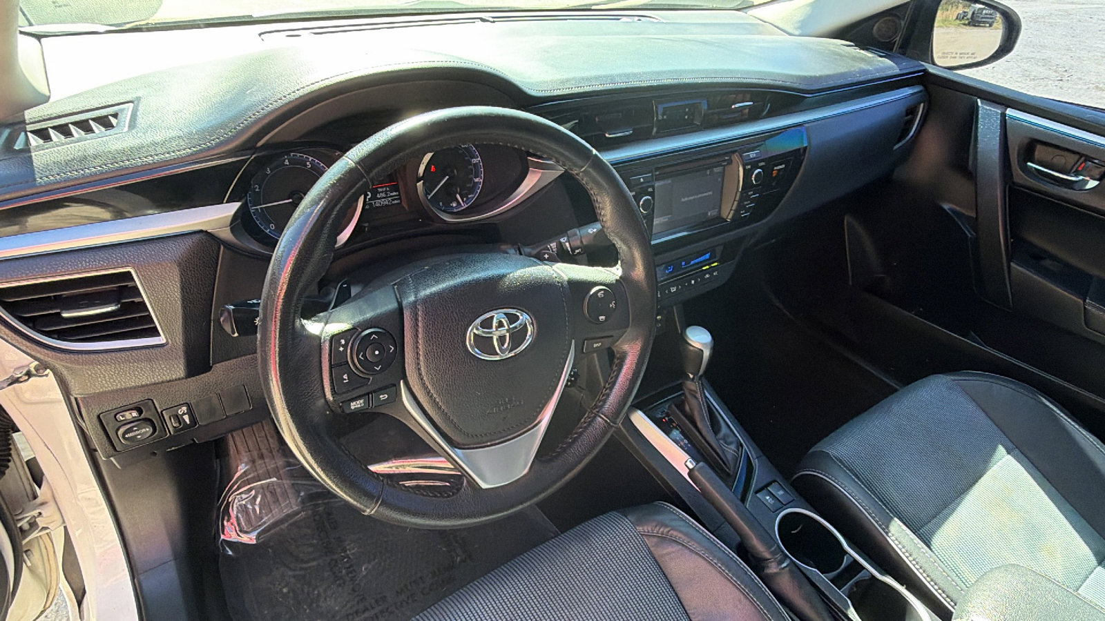 Used 2015 Toyota Corolla S image 25