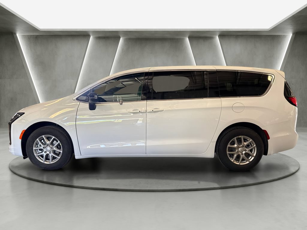 New 2027 Chrysler Pacifica Select FWD image 4