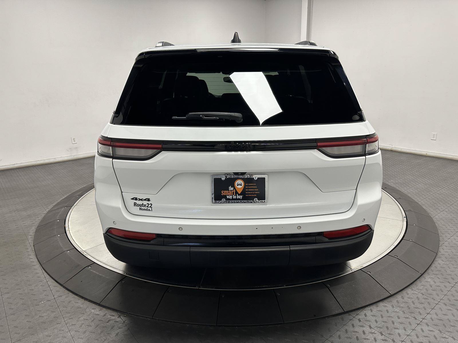 Used 2023 Jeep Grand Cherokee Altitude AWD/4WD image 11