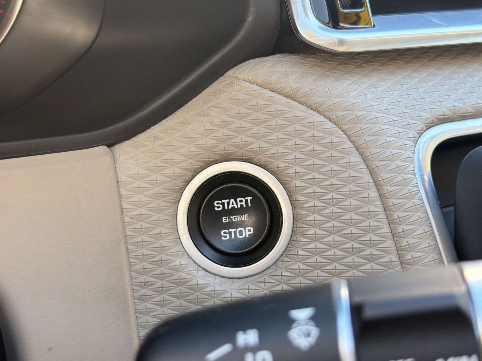 Used 2018 Land Rover Range Rover Velar S image 23