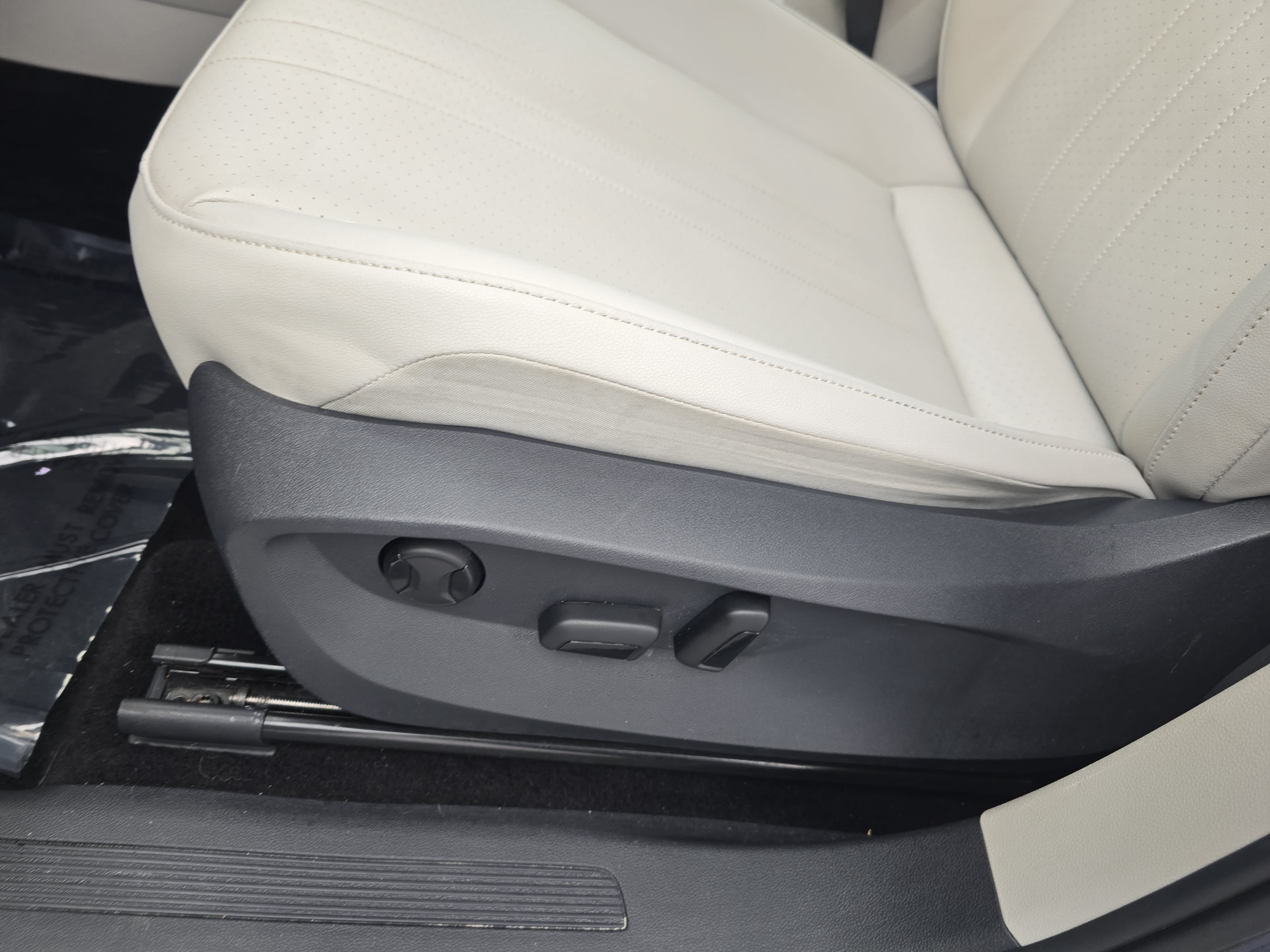 Used 2023 Volkswagen Tiguan SE w/ Panoramic Sunroof Package FWD image 29