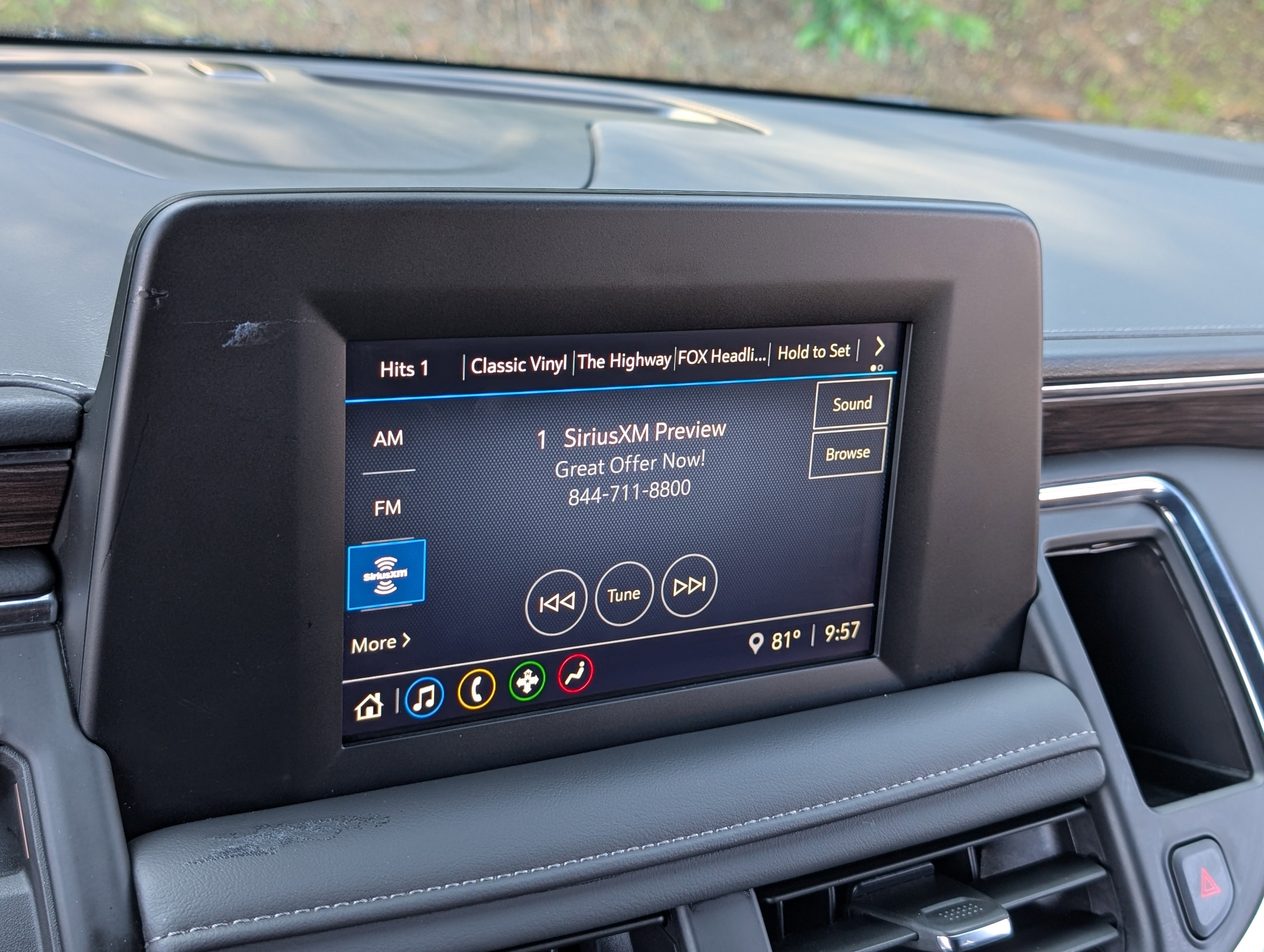 Used 2024 Chevrolet Suburban LS RWD image 28