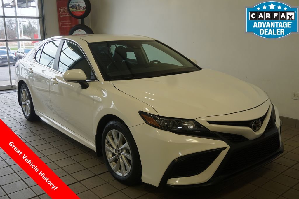 Used 2023 Toyota Camry SE image 1