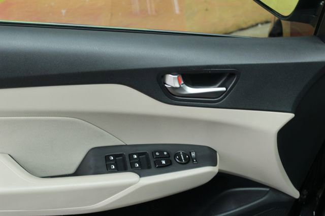 Used 2021 Hyundai Accent SEL image 12