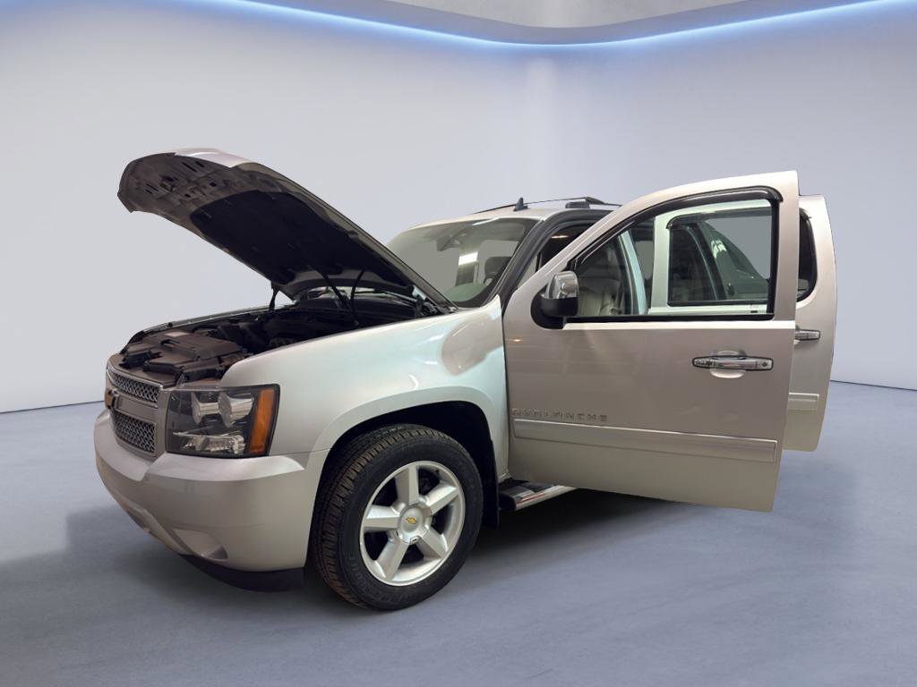 Used 2013 Chevrolet Avalanche LT w/ All-Star Edition image 10