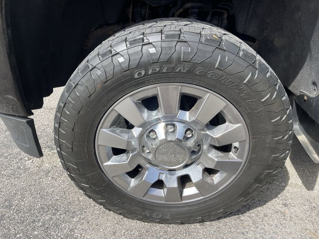 Used 2017 GMC Sierra 2500 Denali w/ Suspension Package, Off-Road AWD/4WD image 2