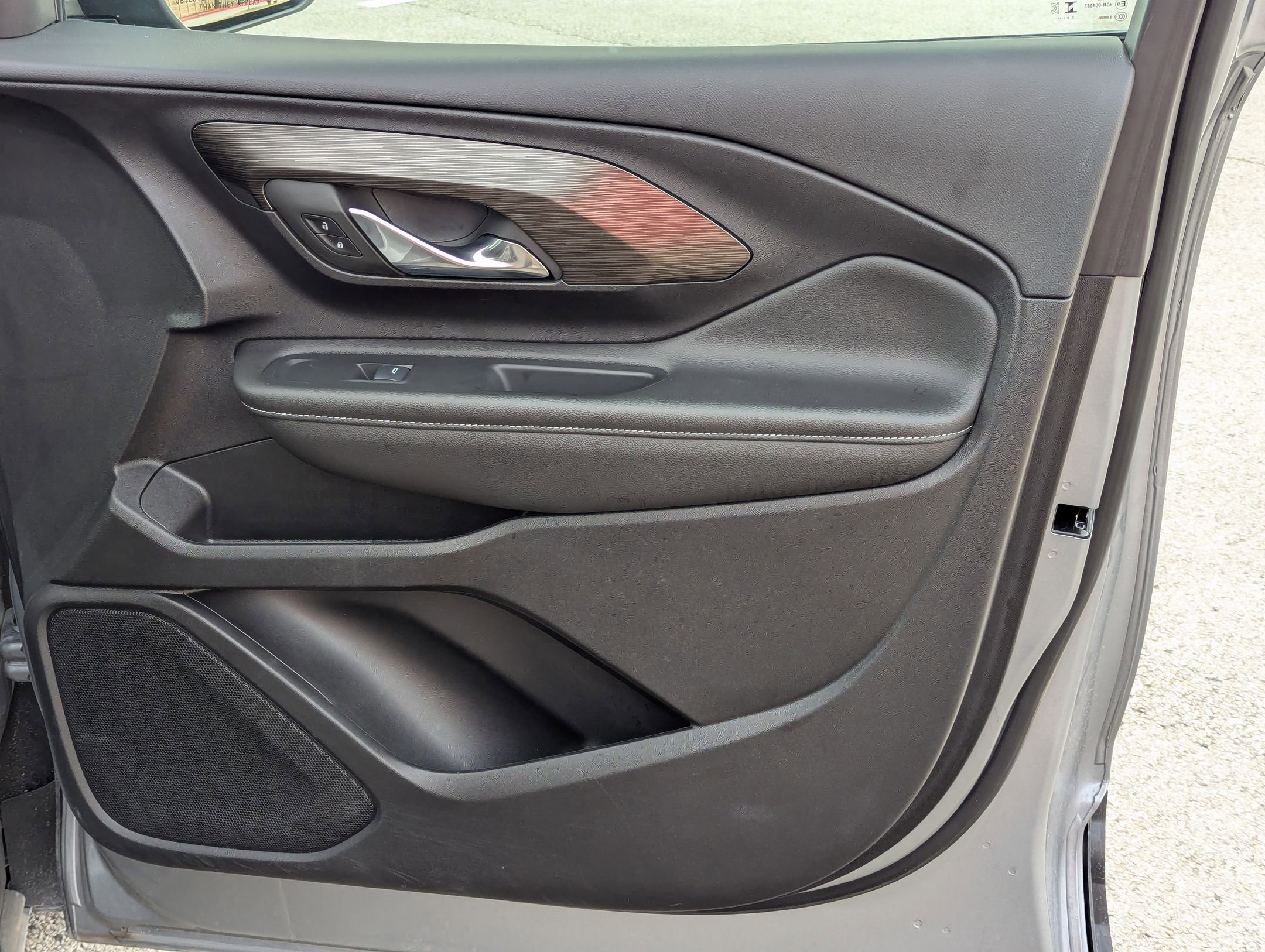 Used 2024 GMC Terrain SLE w/ Driver Convenience Package image 28