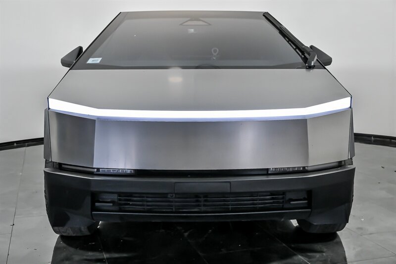 Used 2024 Tesla Cybertruck AWD Crew Cab image 4
