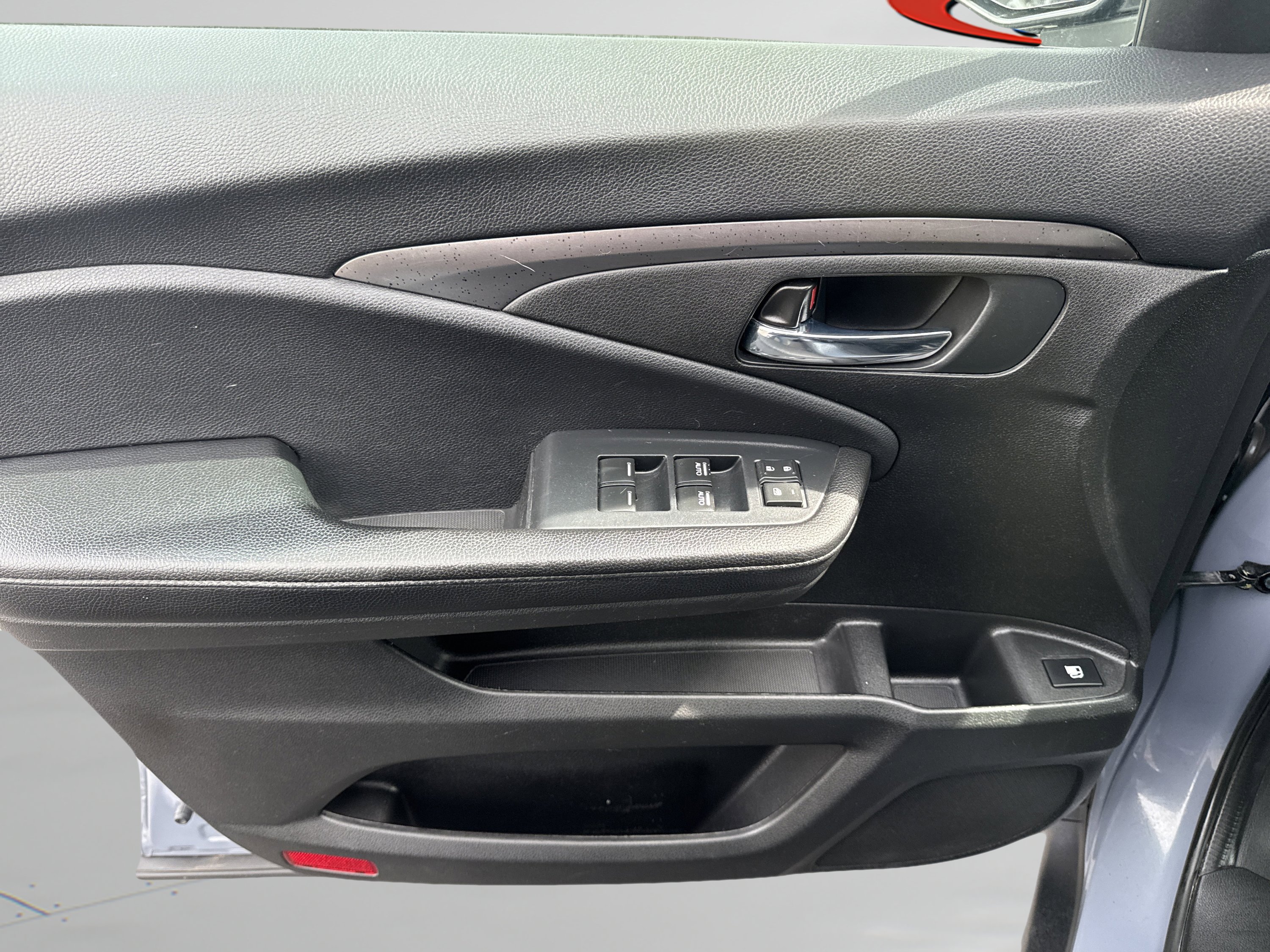 Used 2022 Honda Pilot Sport image 23