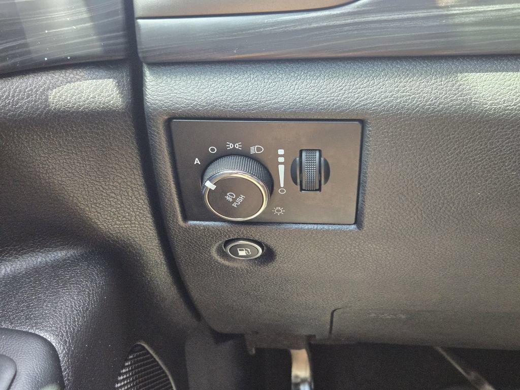 Used 2019 Jeep Grand Cherokee Altitude AWD/4WD image 24