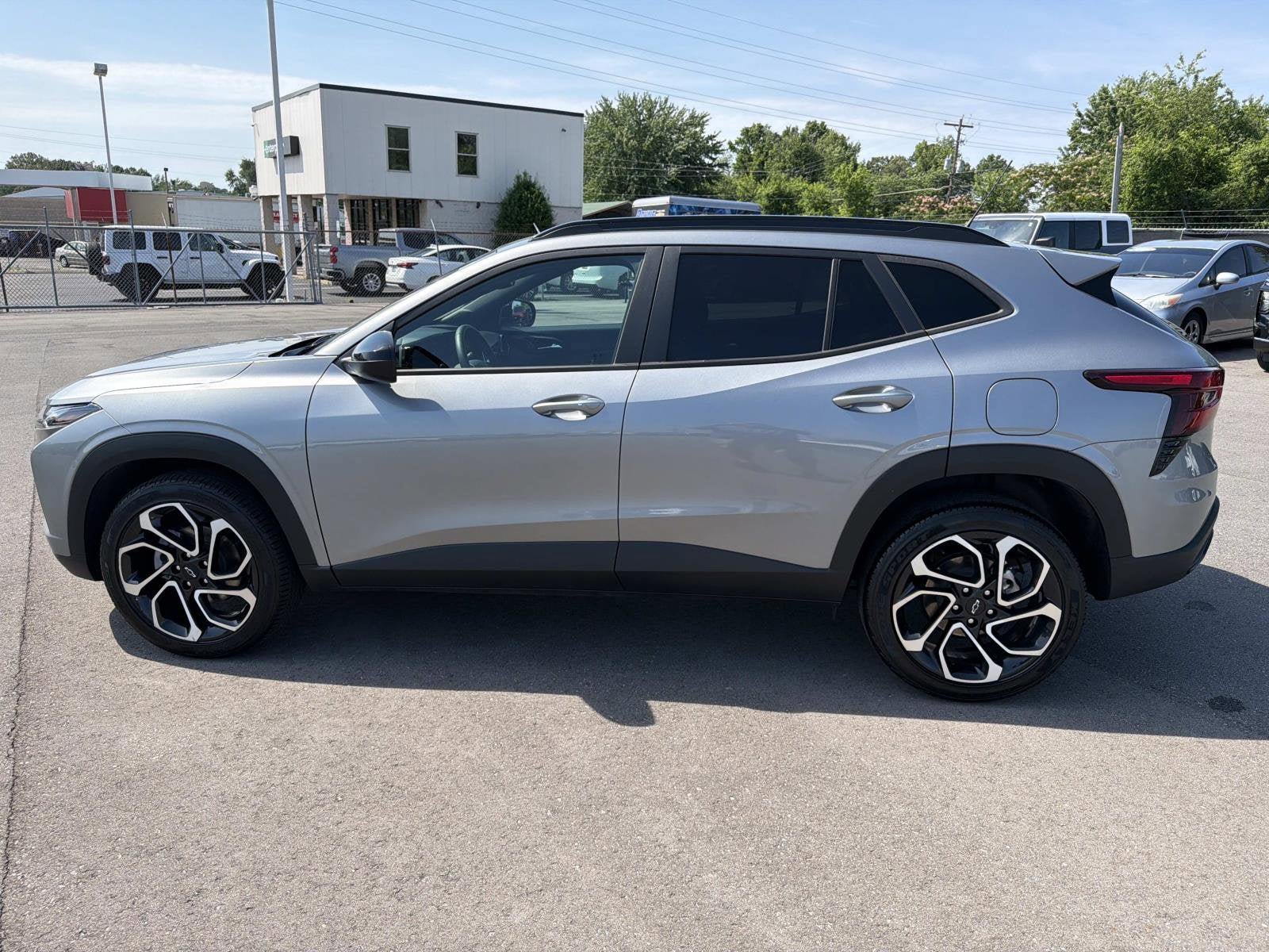 Certified 2025 Chevrolet Trax RS w/ Driver Confidence Package FWD image 4