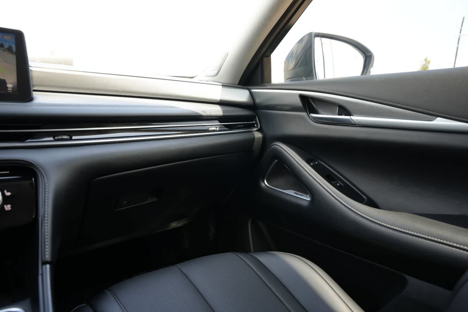 Used 2026 INFINITI QX60 Luxe w/ Family Package FWD image 8