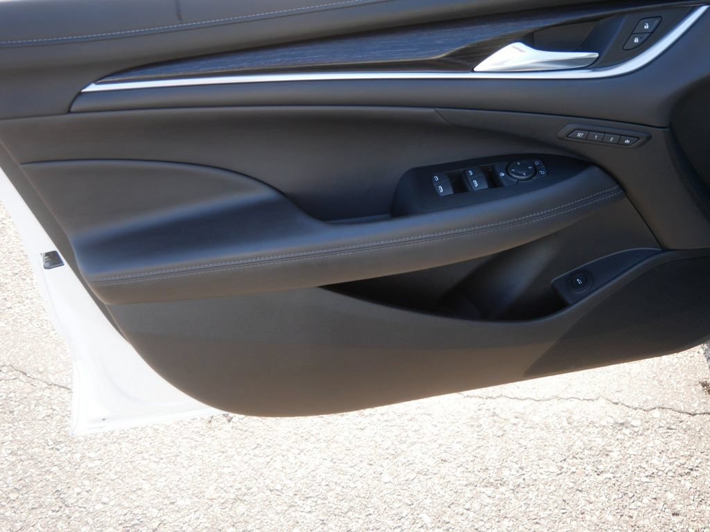 Used 2019 Buick LaCrosse Essence FWD image 11