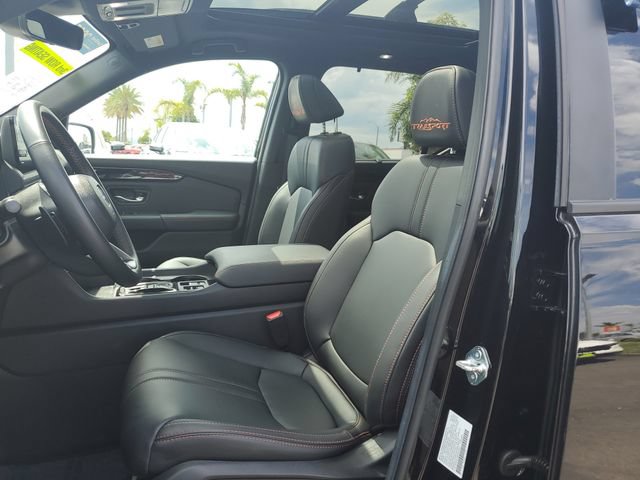 Certified 2025 Honda Pilot TrailSport image 19