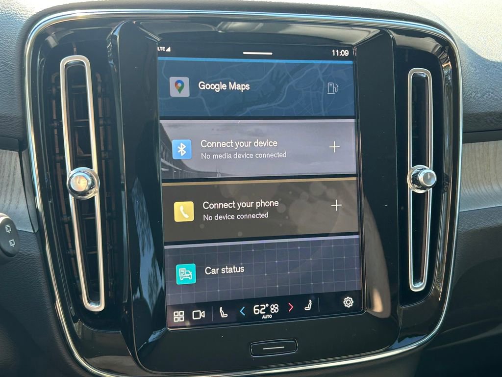 Used 2025 Volvo XC40 B5 Core w/ Protection Package Premier image 30