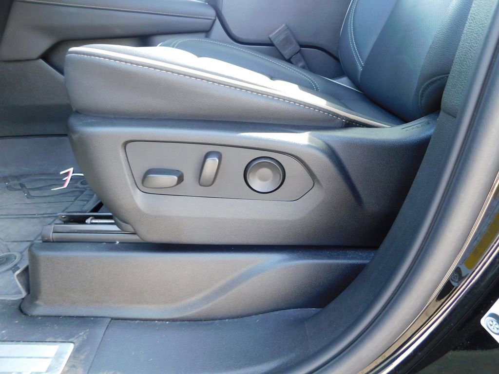 Used 2025 Chevrolet Suburban Premier image 15