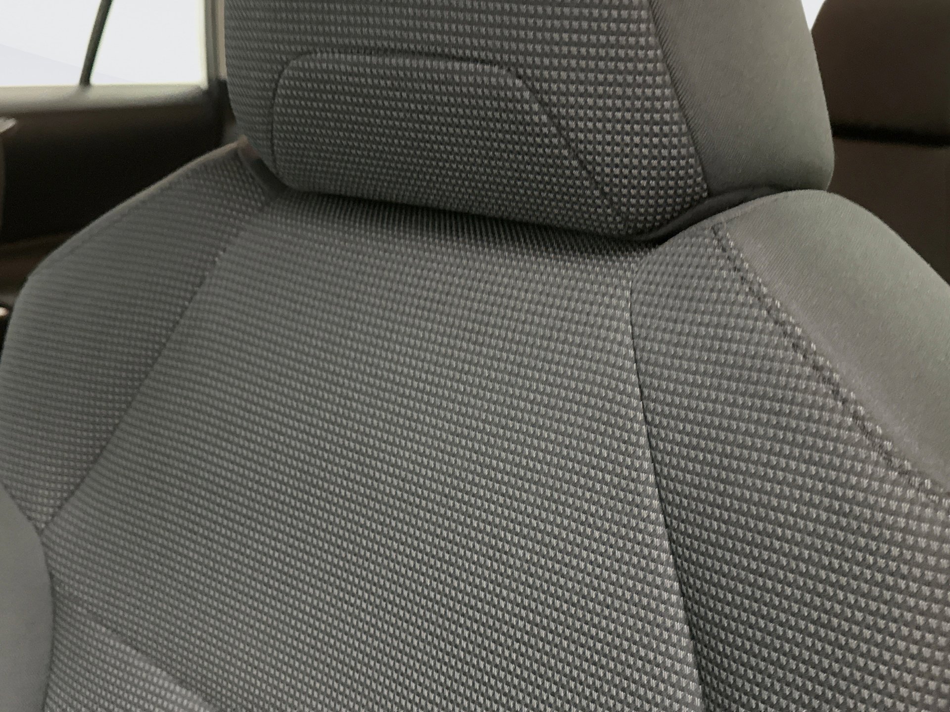 Used 2021 Toyota RAV4 LE AWD/4WD image 8