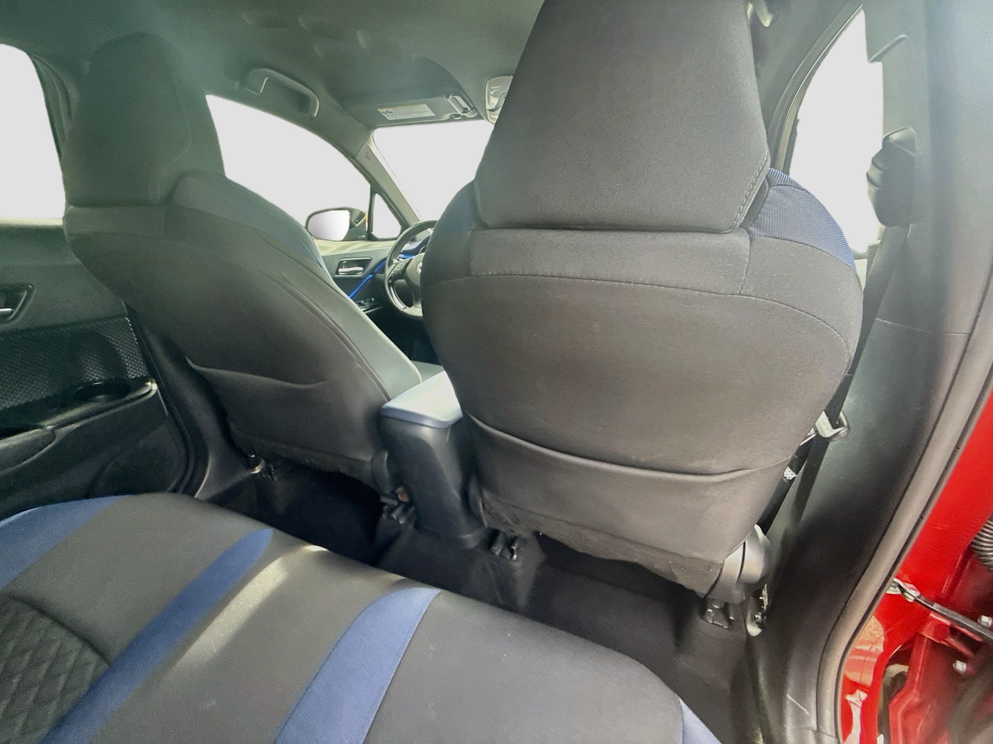 Used 2021 Toyota C-HR XLE FWD image 26