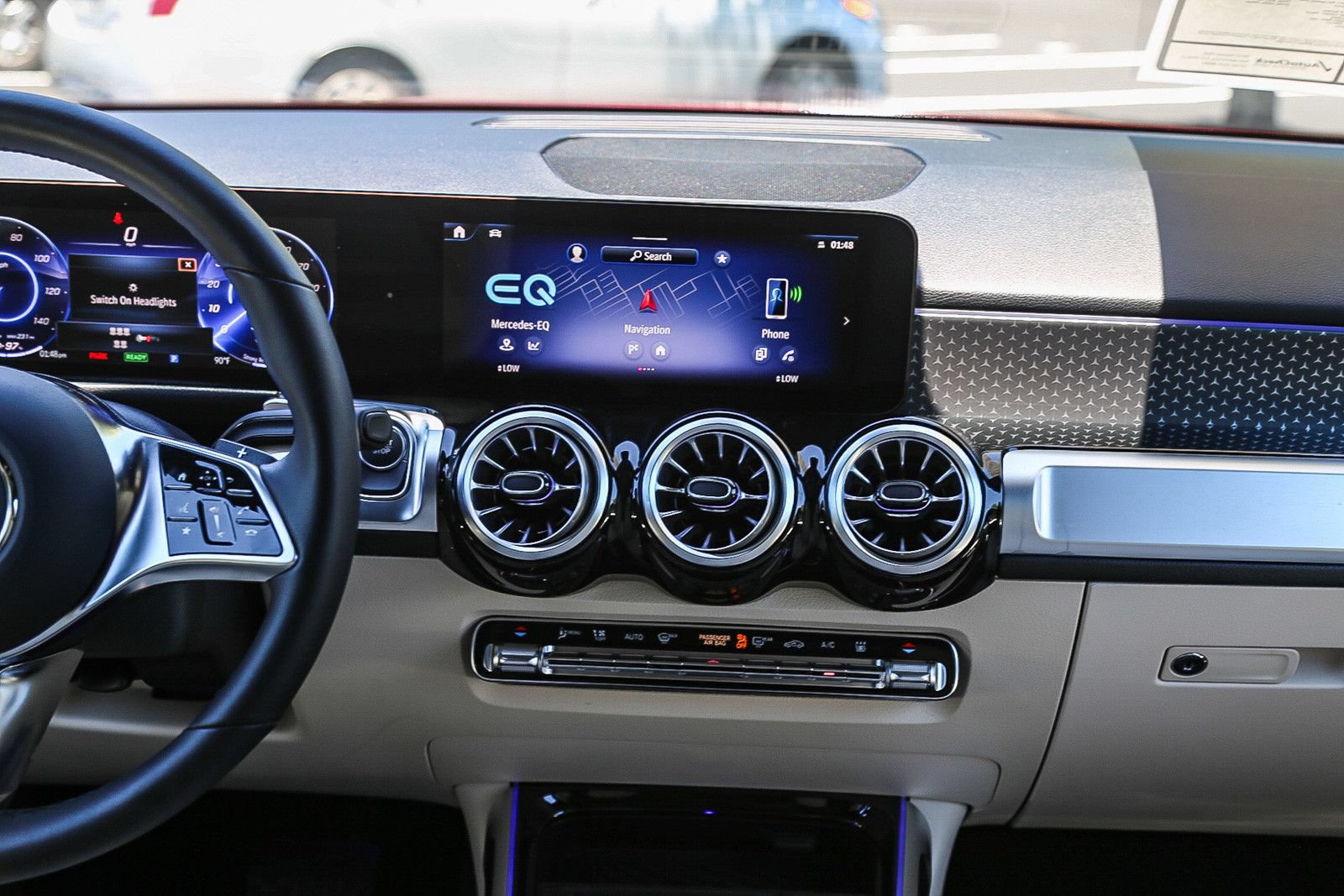Used 2024 Mercedes-Benz EQB 300 4MATIC image 11