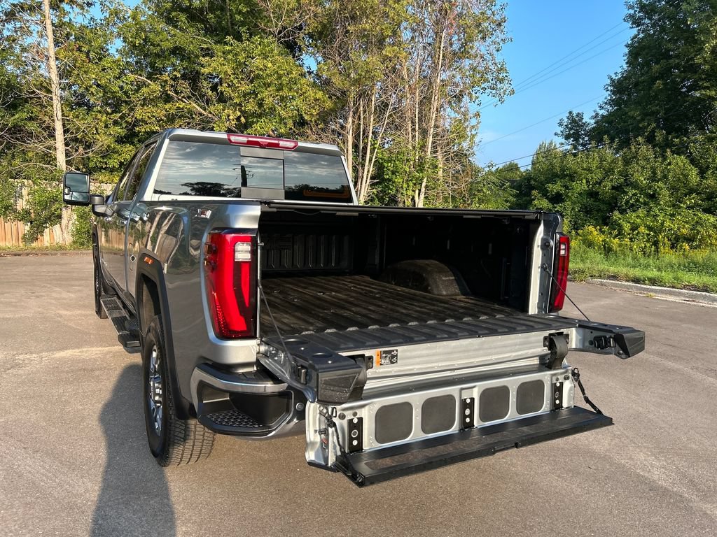 Used 2024 GMC Sierra 2500 SLT w/ SLT Premium Package AWD/4WD image 16