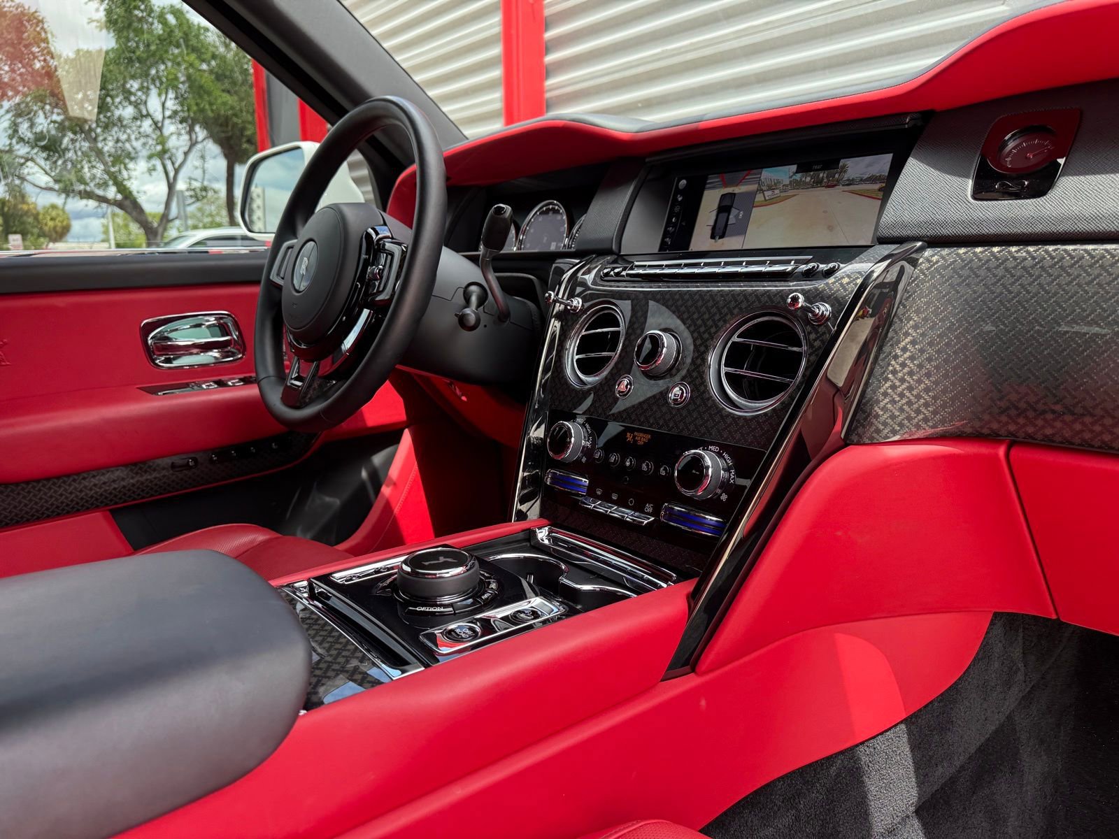 Used 2022 Rolls-Royce Cullinan Black Badge image 45