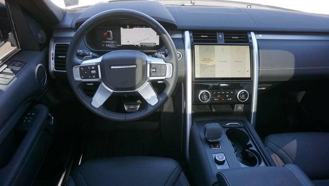 Used 2024 Land Rover Discovery Dynamic SE AWD/4WD image 25