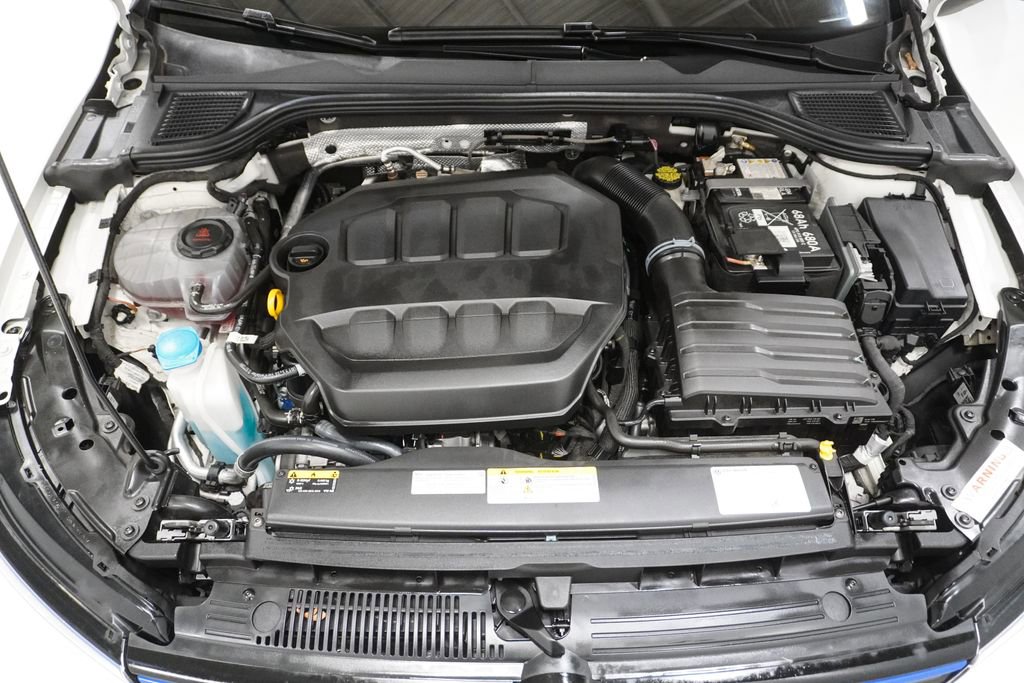 Used 2024 Volkswagen Golf R image 9