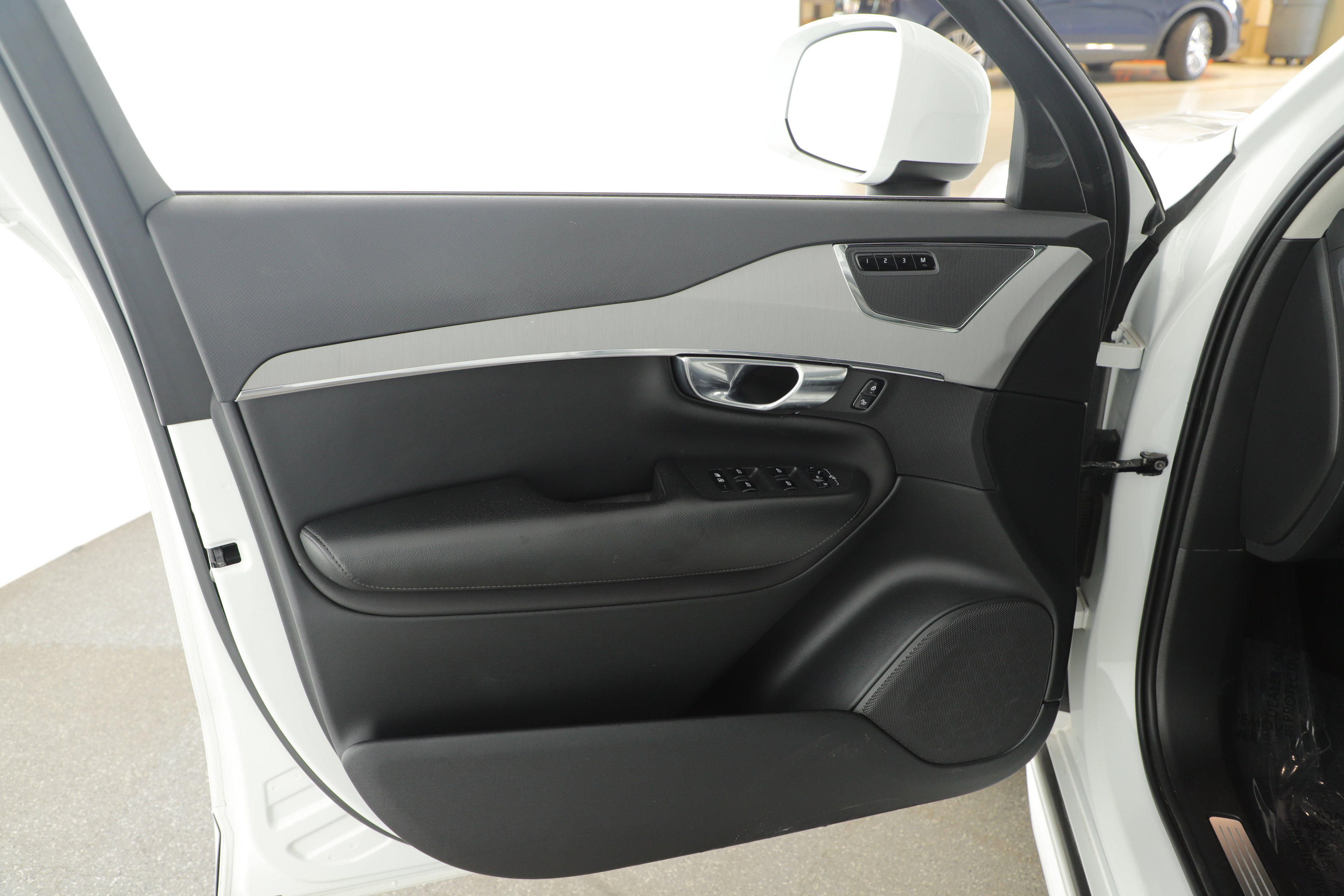 Used 2022 Volvo XC90 T5 Momentum w/ Climate Package image 7