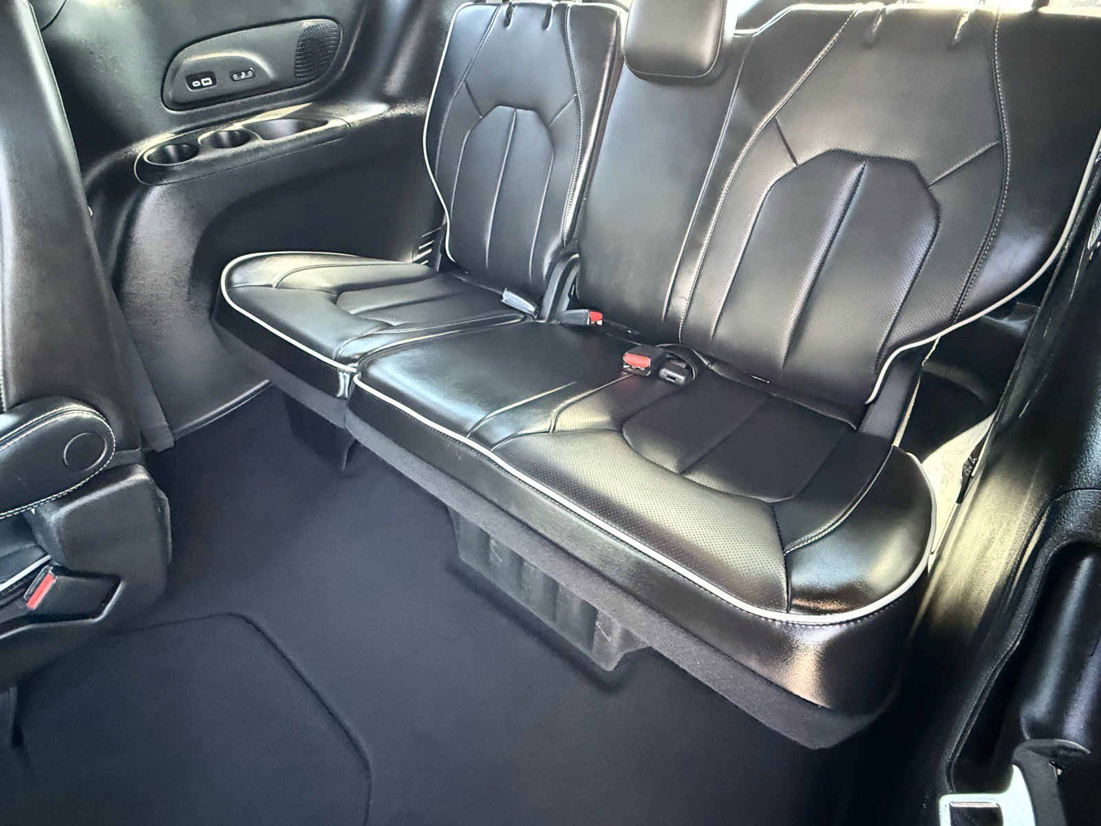 Used 2023 Chrysler Pacifica Limited w/ Uconnect Theater Family Group image 11