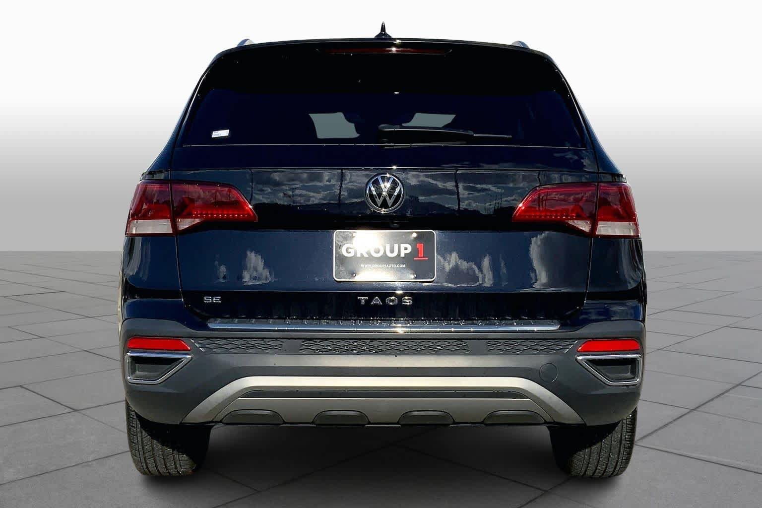 Used 2024 Volkswagen Taos SE w/ Black Wheel Package FWD image 5