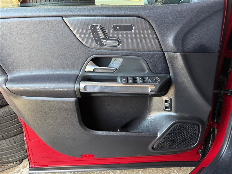Used 2020 Mercedes-Benz GLB 250 4MATIC image 32