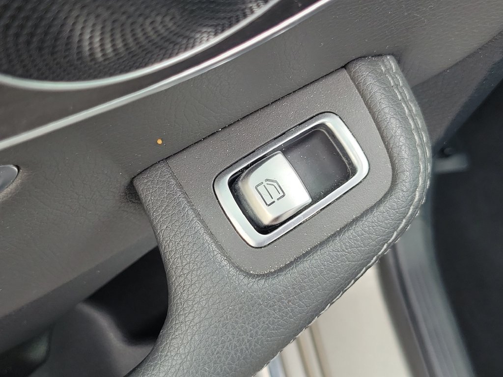 Used 2019 Mercedes-Benz C 300 Sedan image 16