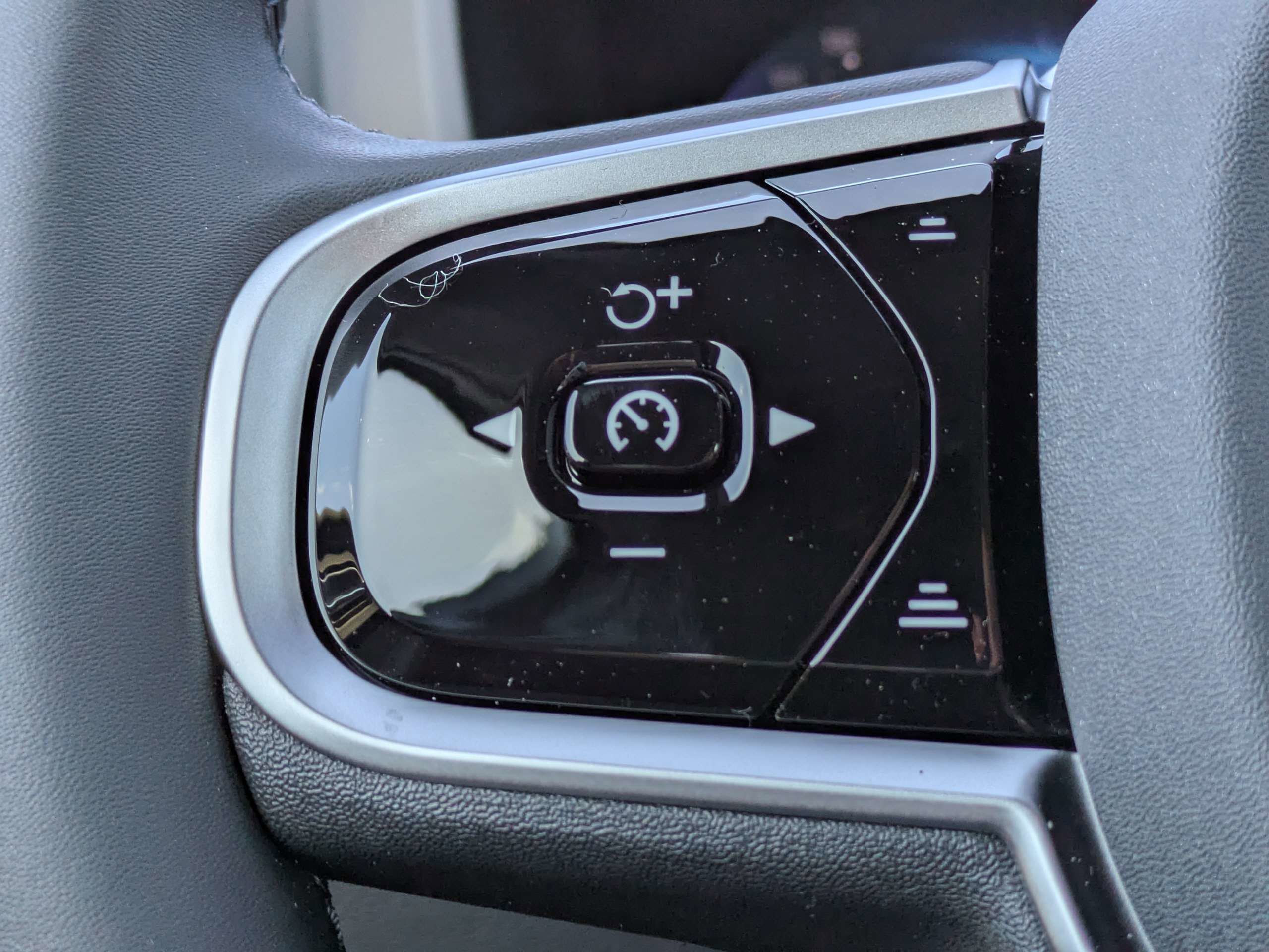 New 2026 Volvo XC60 B5 Plus w/ Protection Package Premier image 28