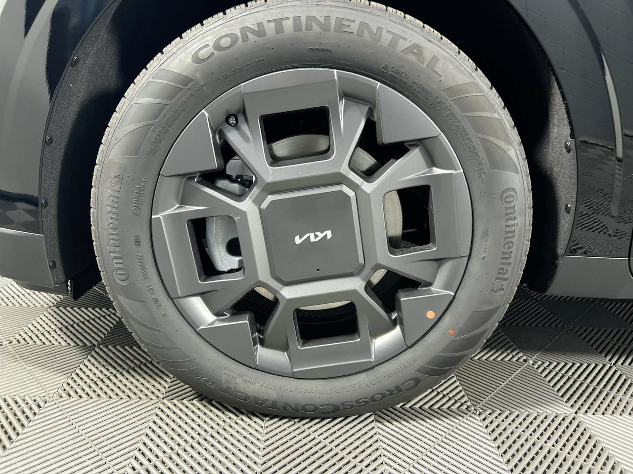 Certified 2026 Kia Carnival EX FWD image 13