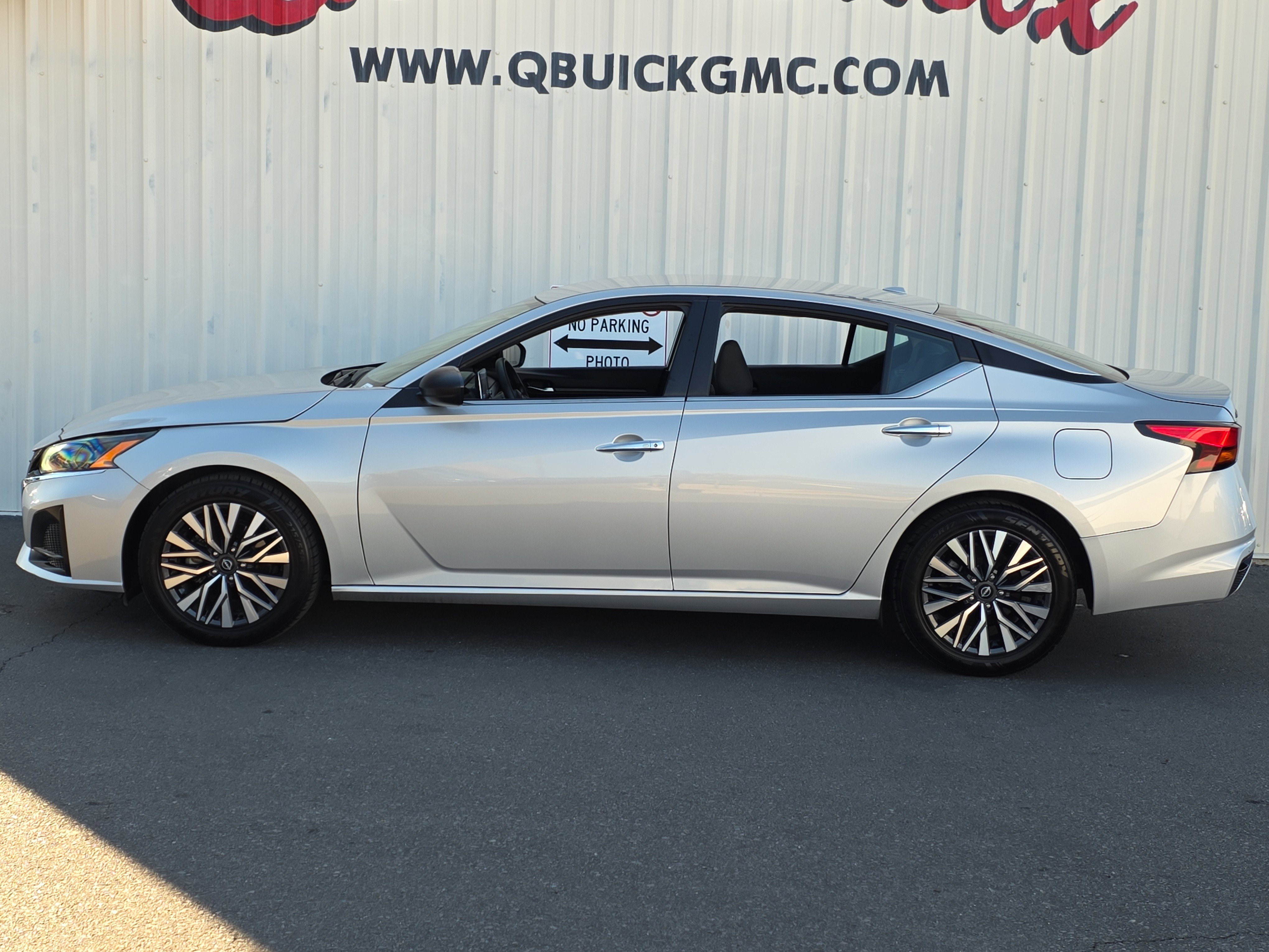 Used 2024 Nissan Altima 2.5 SV image 4