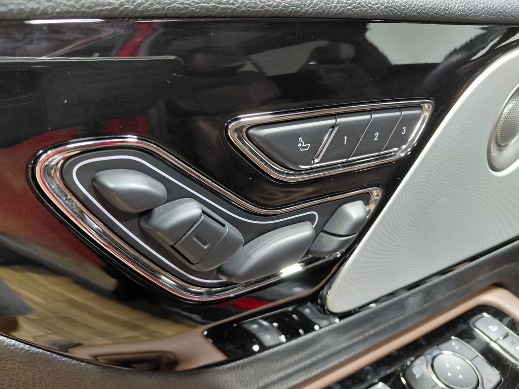 Used 2025 Lincoln Aviator Reserve w/ Equipment Group 201A AWD/4WD image 10