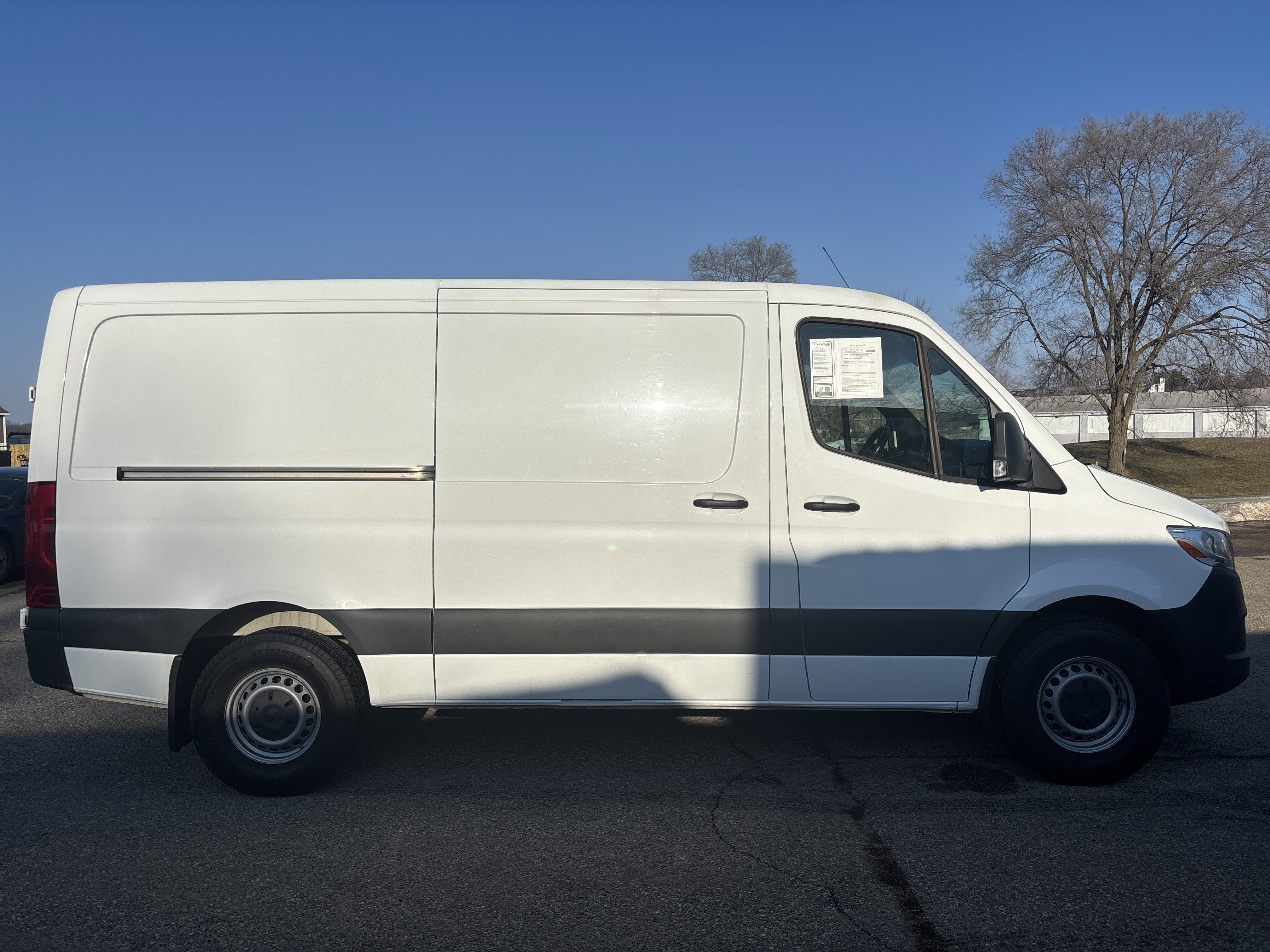 Used 2022 Mercedes-Benz Sprinter 1500 image 2