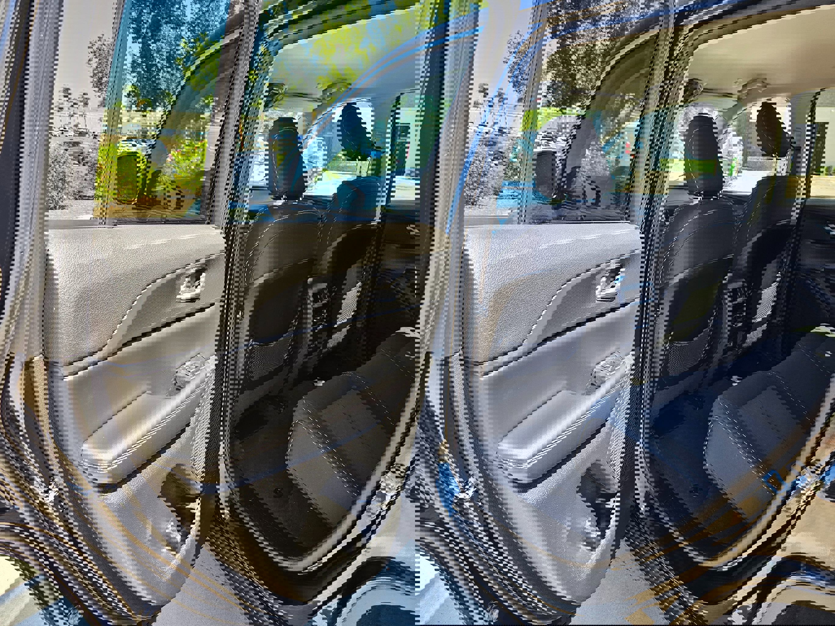 Used 2024 Jeep Grand Cherokee Laredo image 18