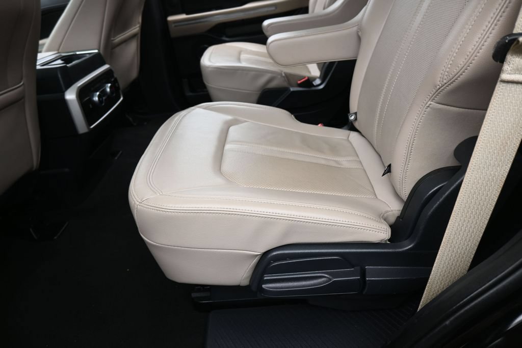 Used 2024 Ford Expedition Limited RWD image 35