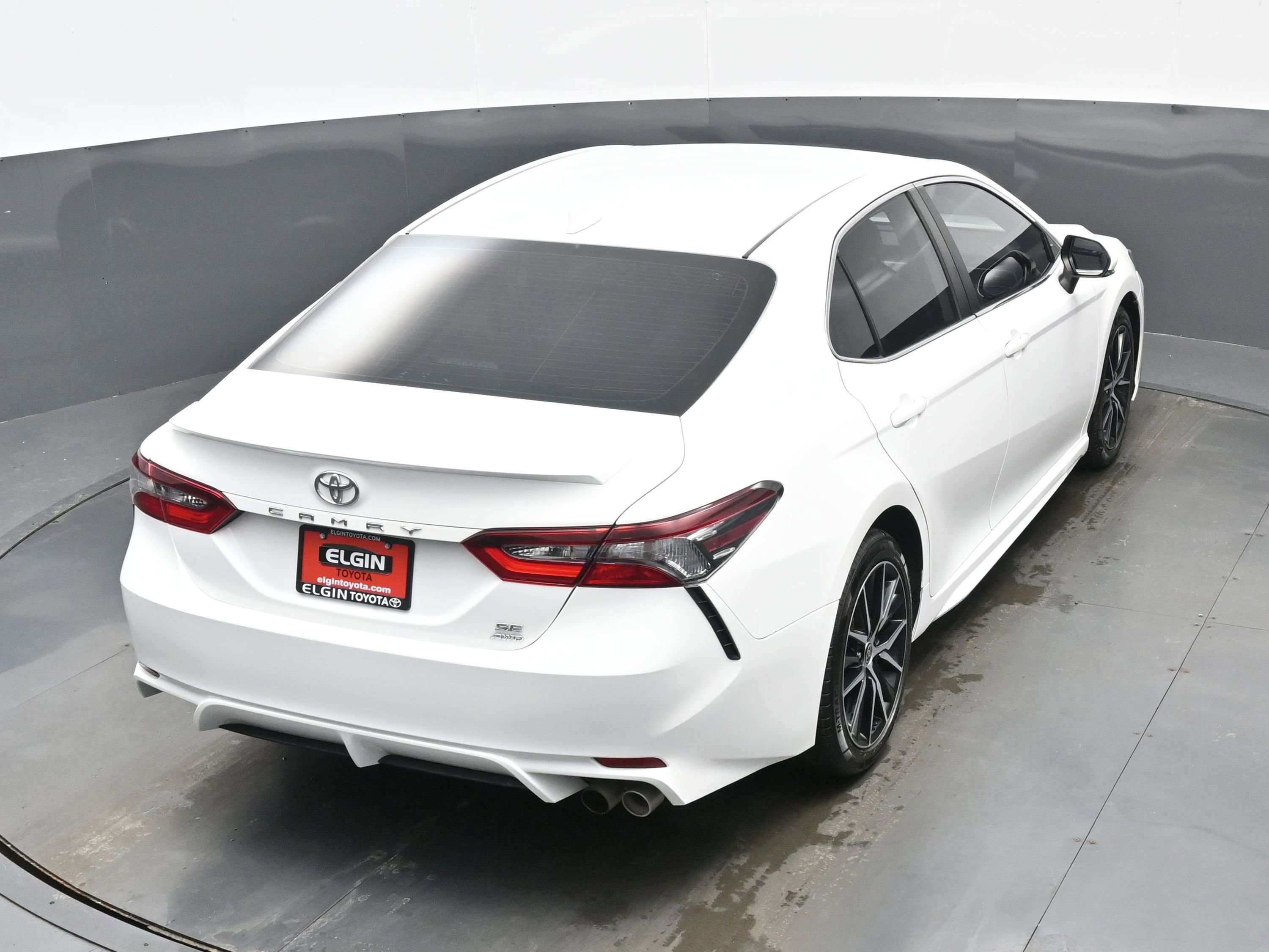 Used 2021 Toyota Camry SE w/ Cold Weather Package image 40