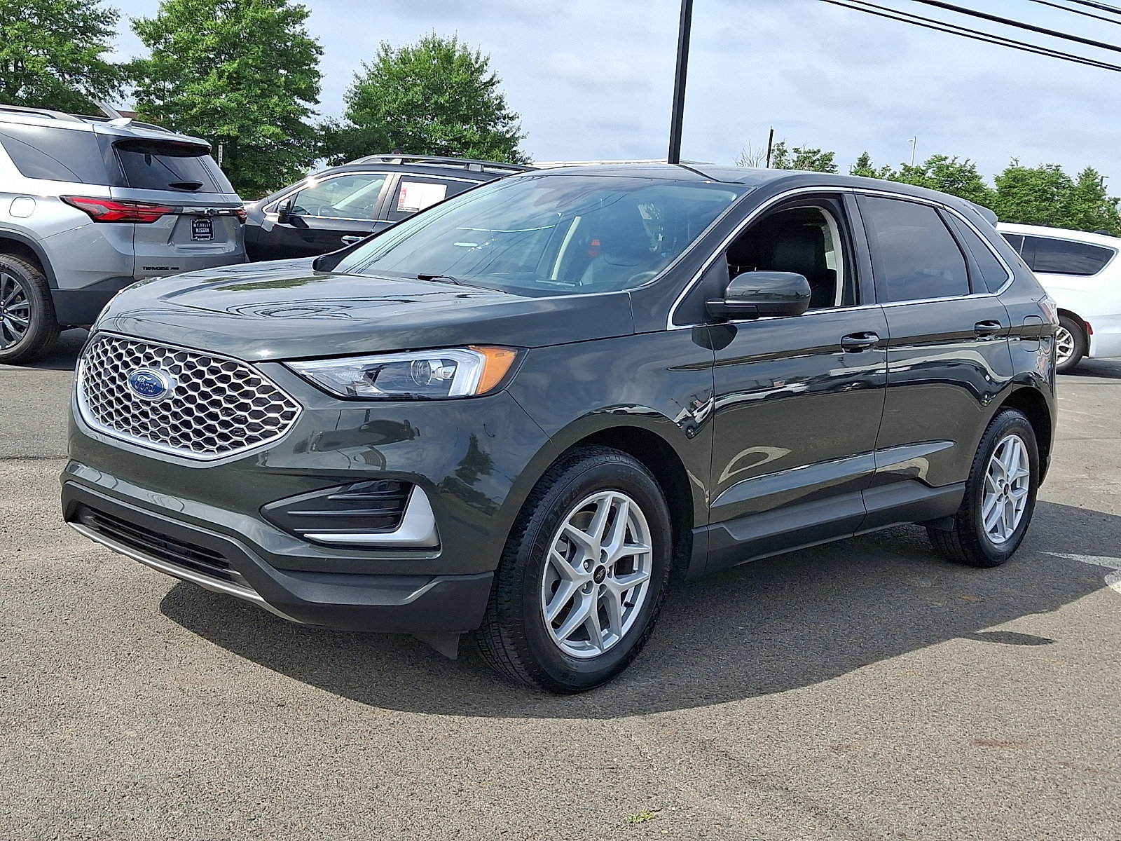 Used 2024 Ford Edge SEL AWD/4WD image 3
