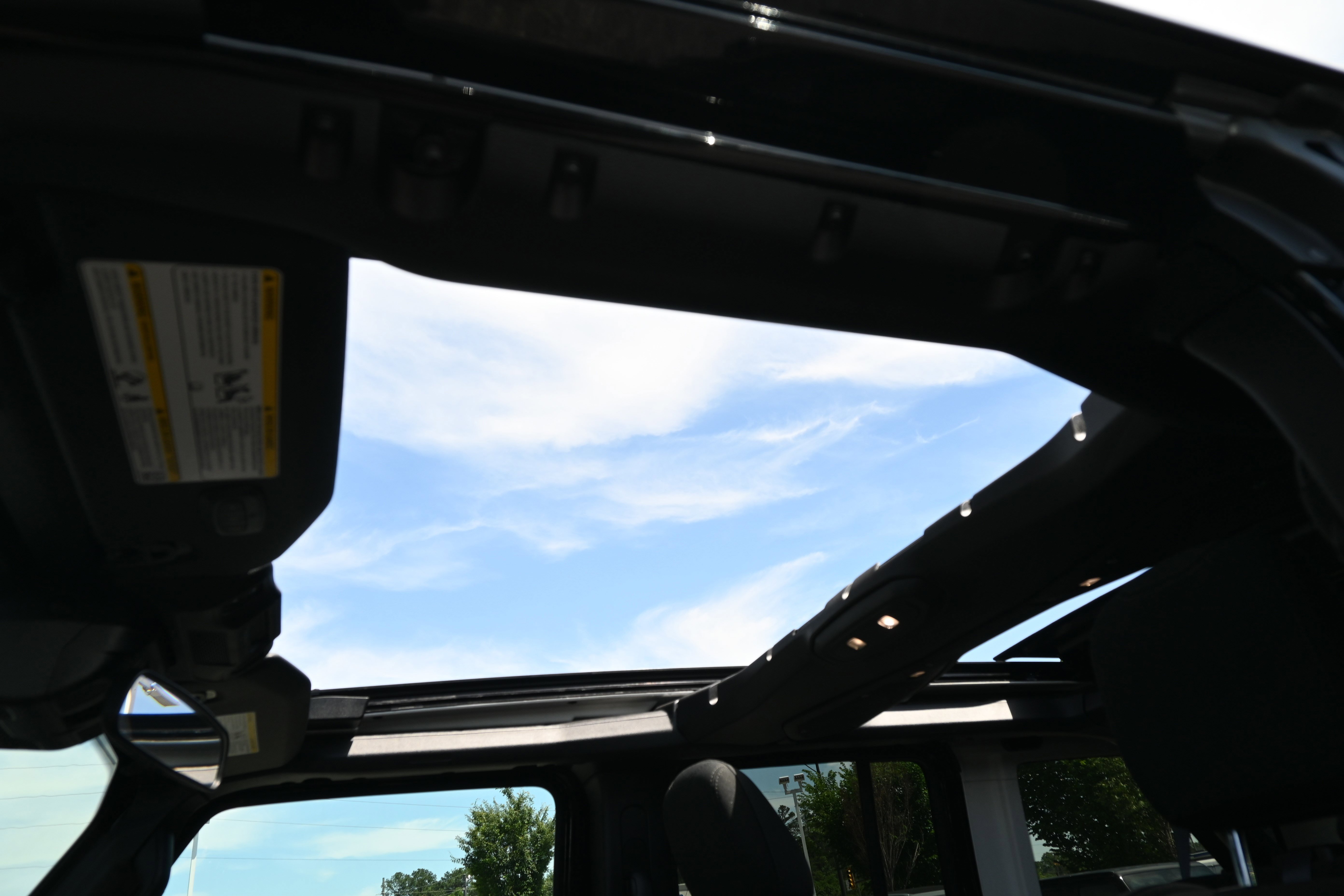 Used 2025 Jeep Wrangler Unlimited Rubicon 4xe w/ Convenience Group AWD/4WD image 26