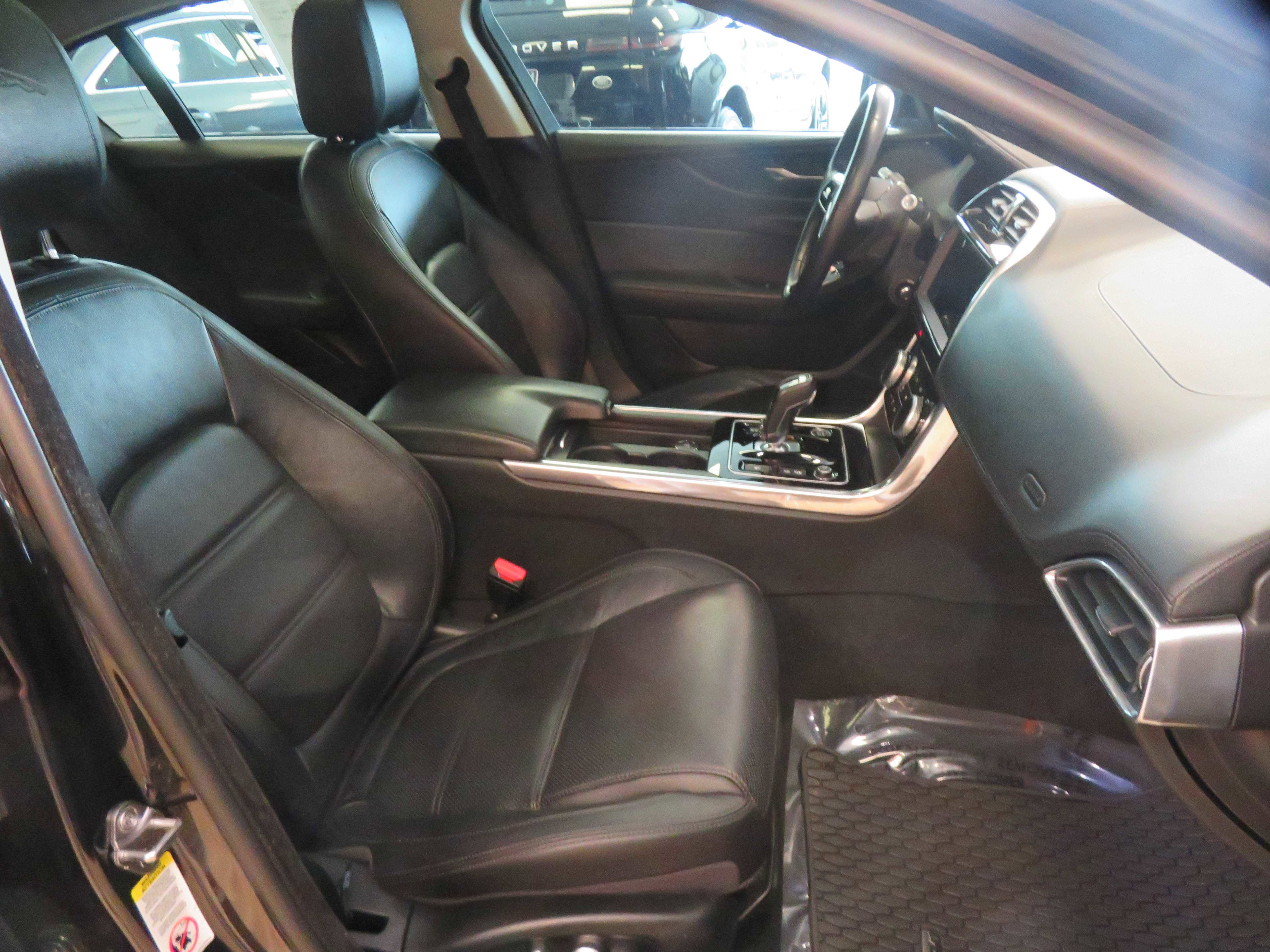 Used 2020 Jaguar XE S image 24