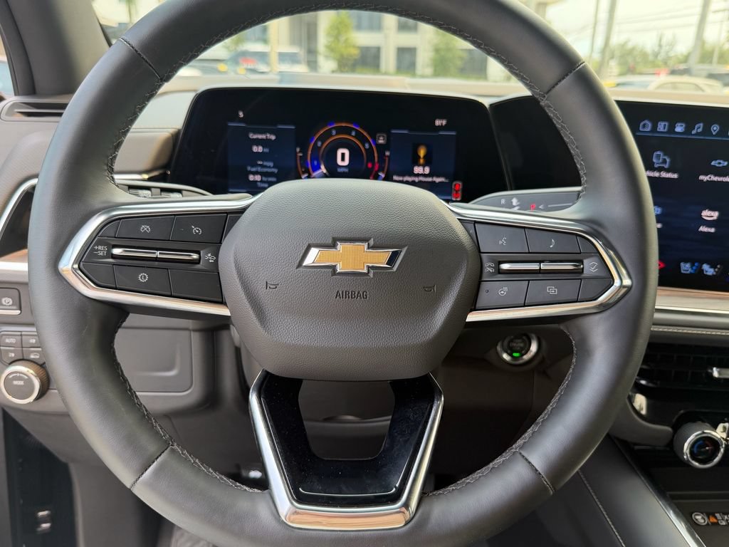 Used 2025 Chevrolet Suburban Premier AWD/4WD image 23