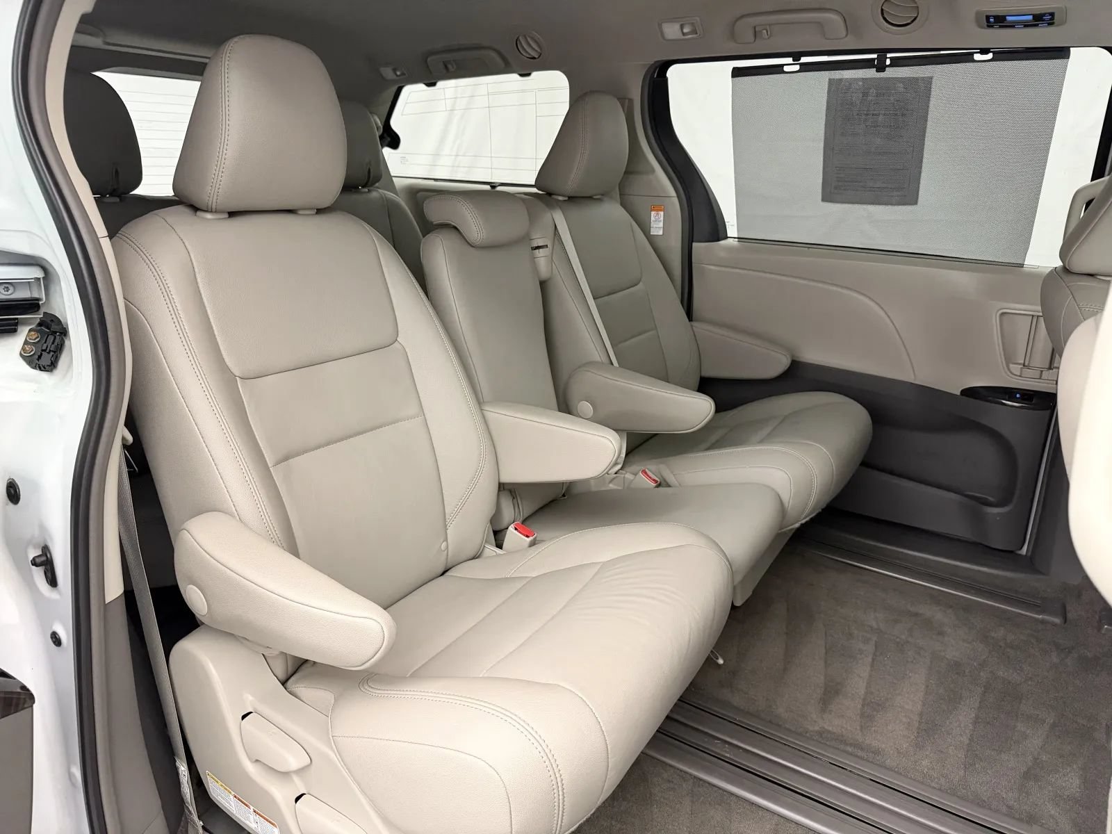 Used 2019 Toyota Sienna XLE FWD image 28