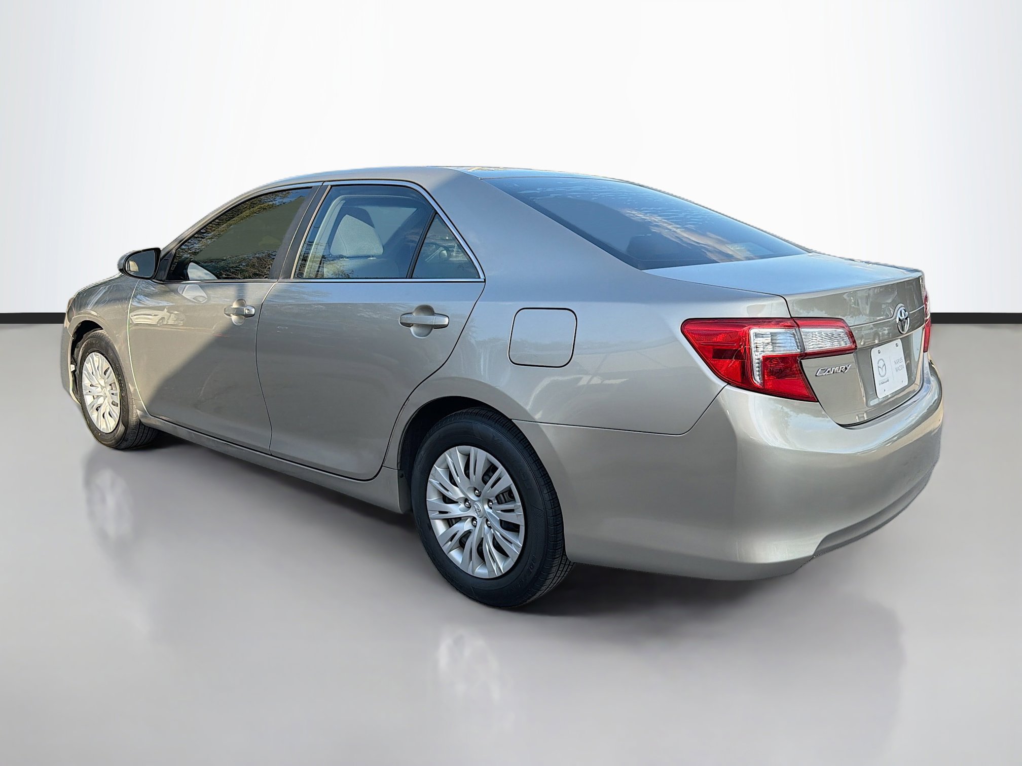 Used 2013 Toyota Camry L image 5