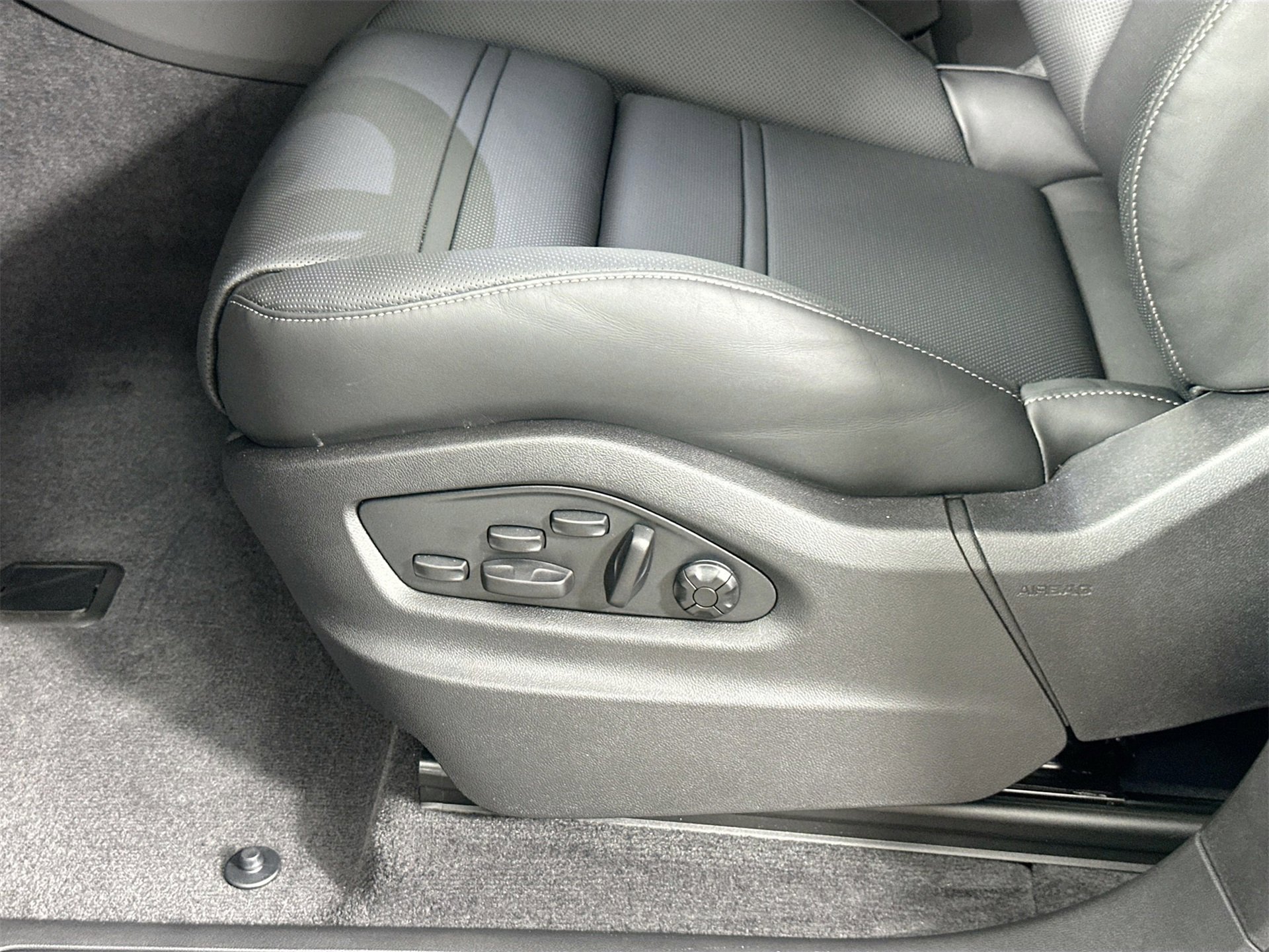 New 2026 Porsche Cayenne Turbo image 35