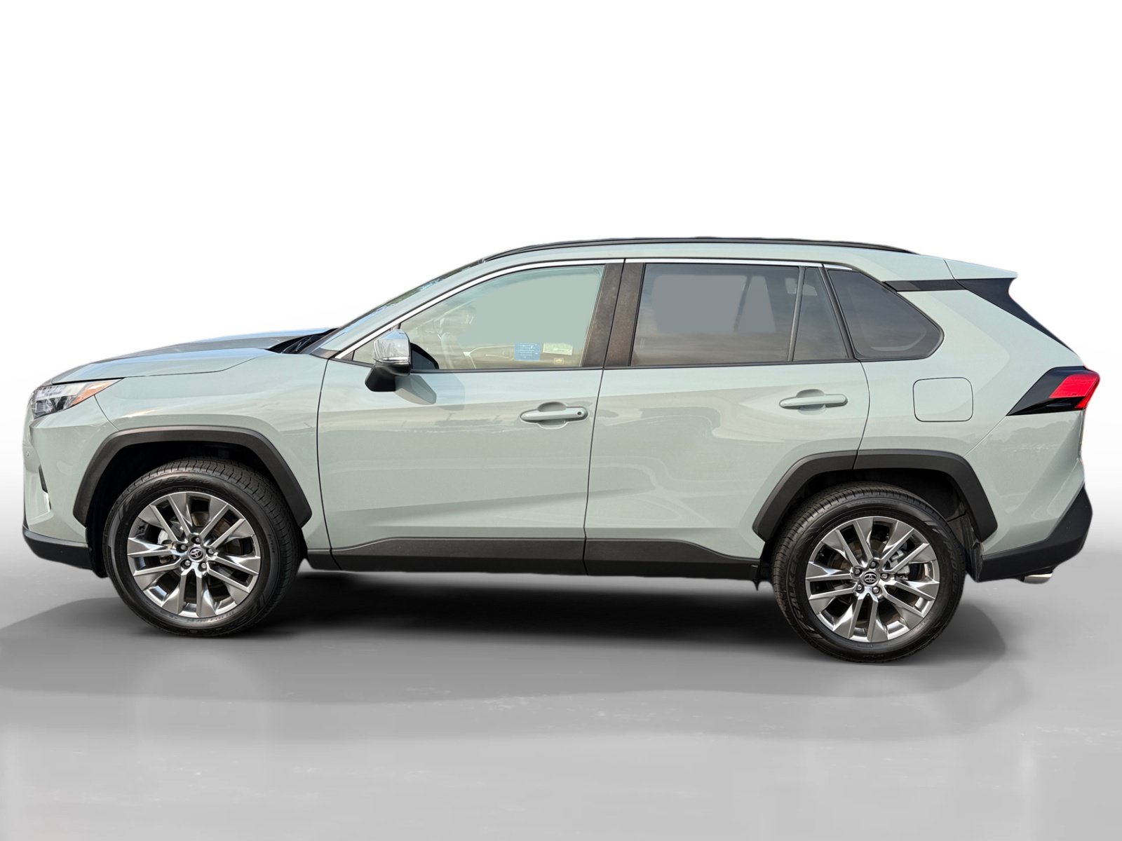 Used 2023 Toyota RAV4 XLE Premium AWD/4WD image 2