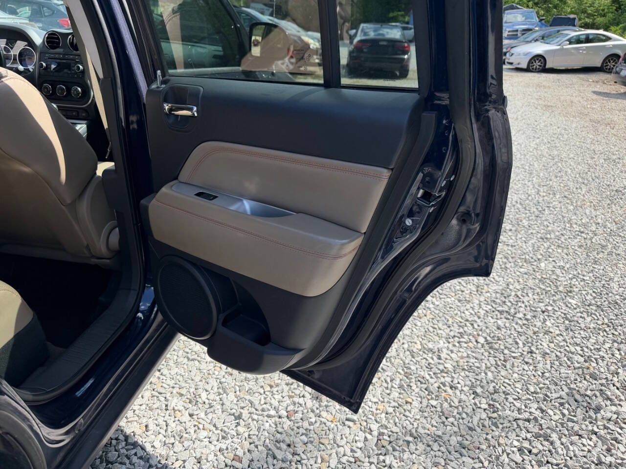 Used 2014 Jeep Compass Latitude AWD/4WD image 14
